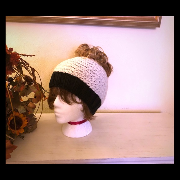 HAND MADE Knitted messy bun ponytail beanie hat - Picture 1 of 1